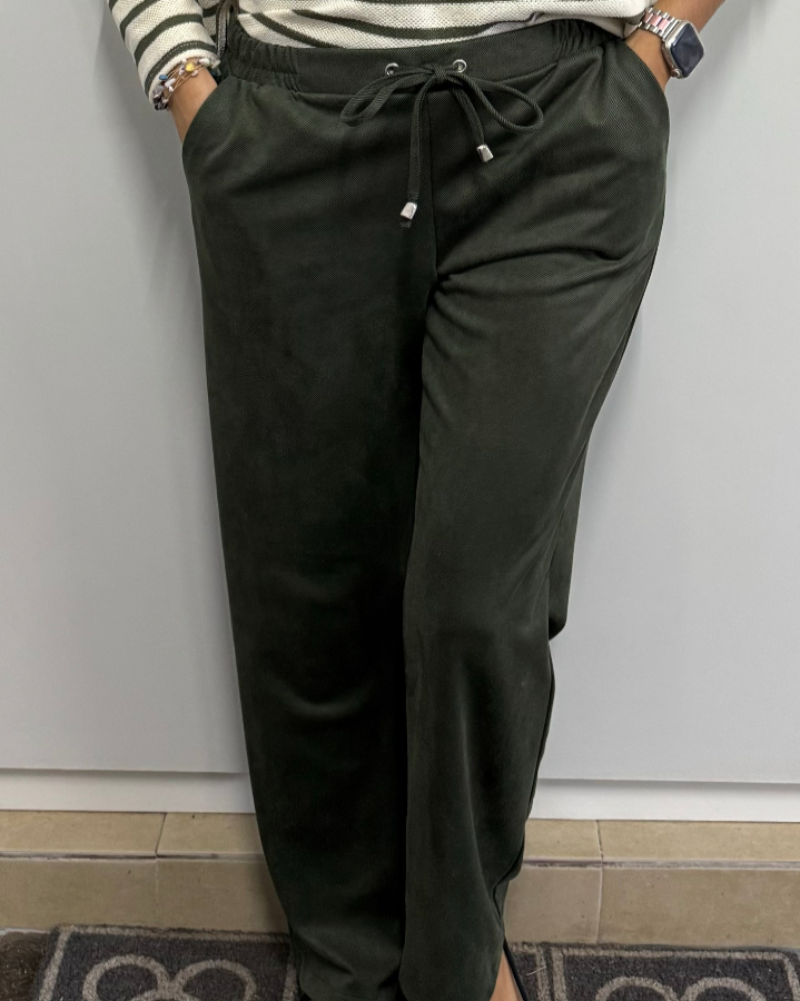 Pantalón con cuerda y bolsillo