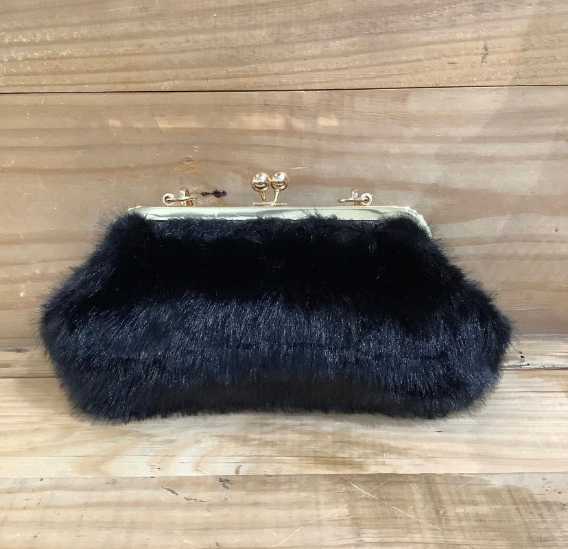 Bolso de pelo sintético con broche boquilla