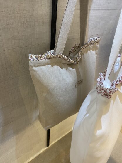 Bolso de tela con volantina floral - Imagen 5